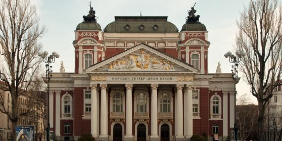Зрителите бесни! Какво сполетя директора на Народния